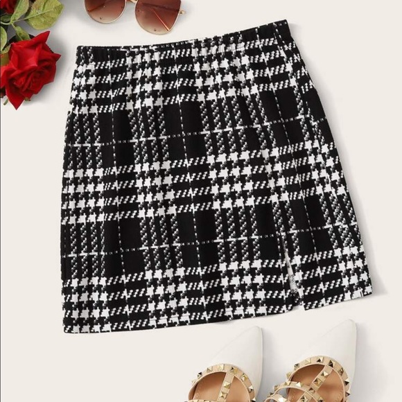 Plaid Textured skirt 😍 - Picture 2 of 7